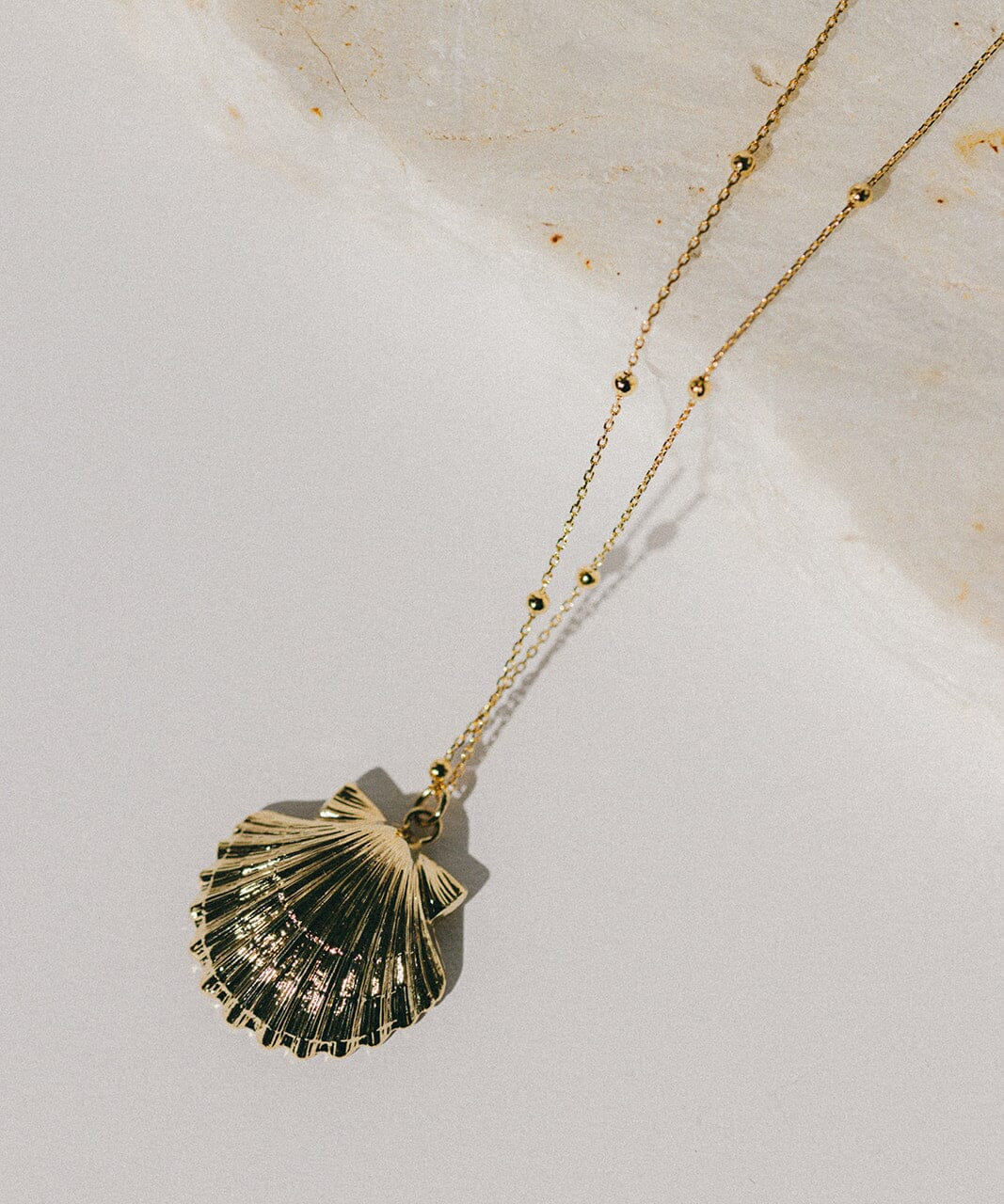 Sautoir Nérée Or Coquillage Colliers Monsieur Simone