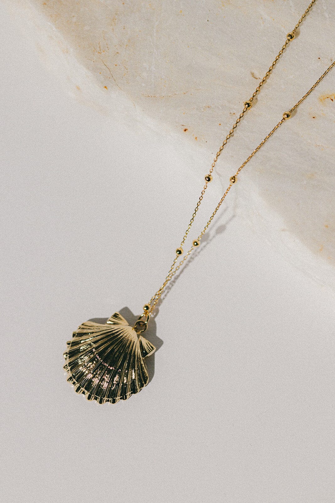 Sautoir Nérée Or Coquillage Colliers Monsieur Simone