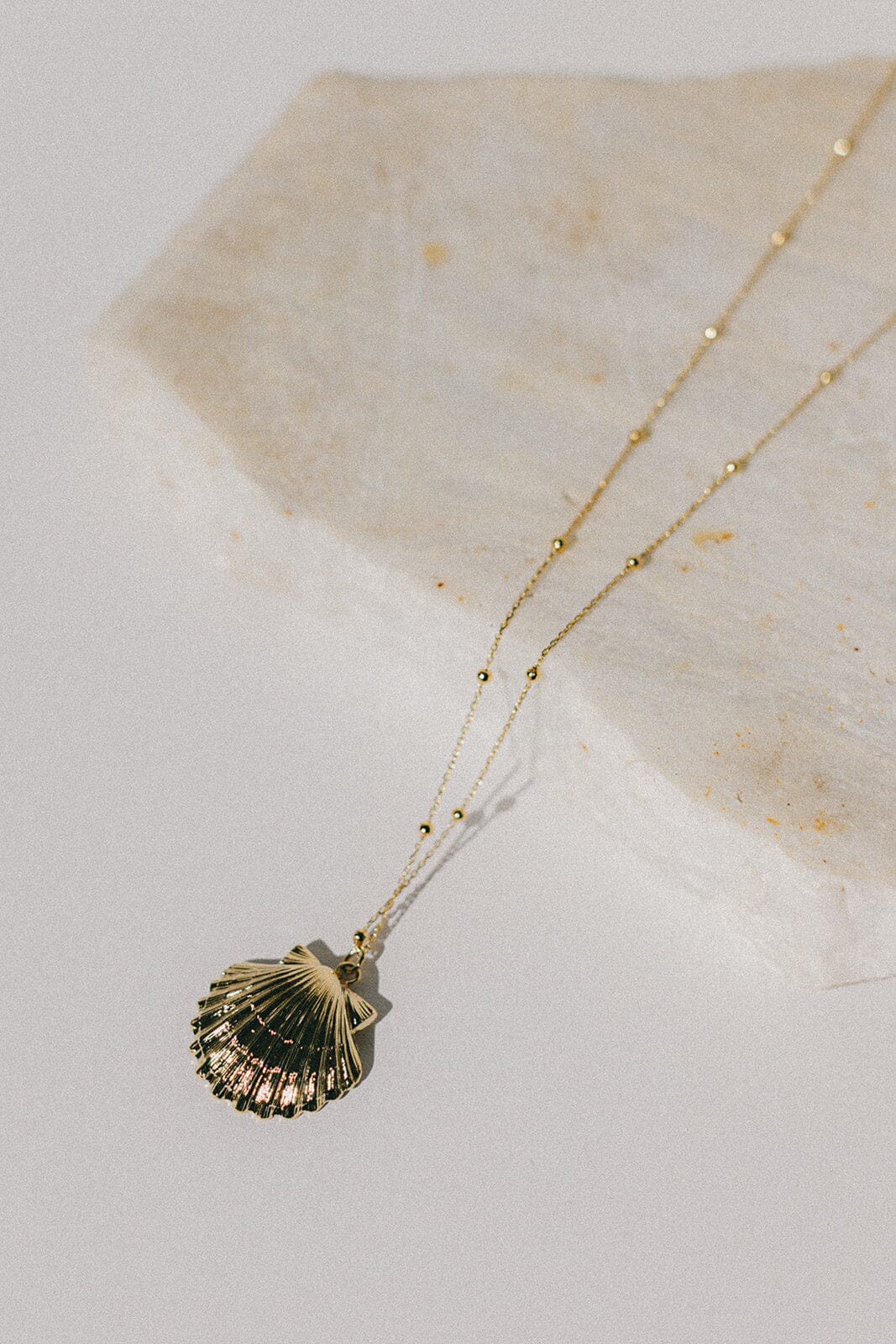 Sautoir Nérée Or Coquillage Colliers Monsieur Simone