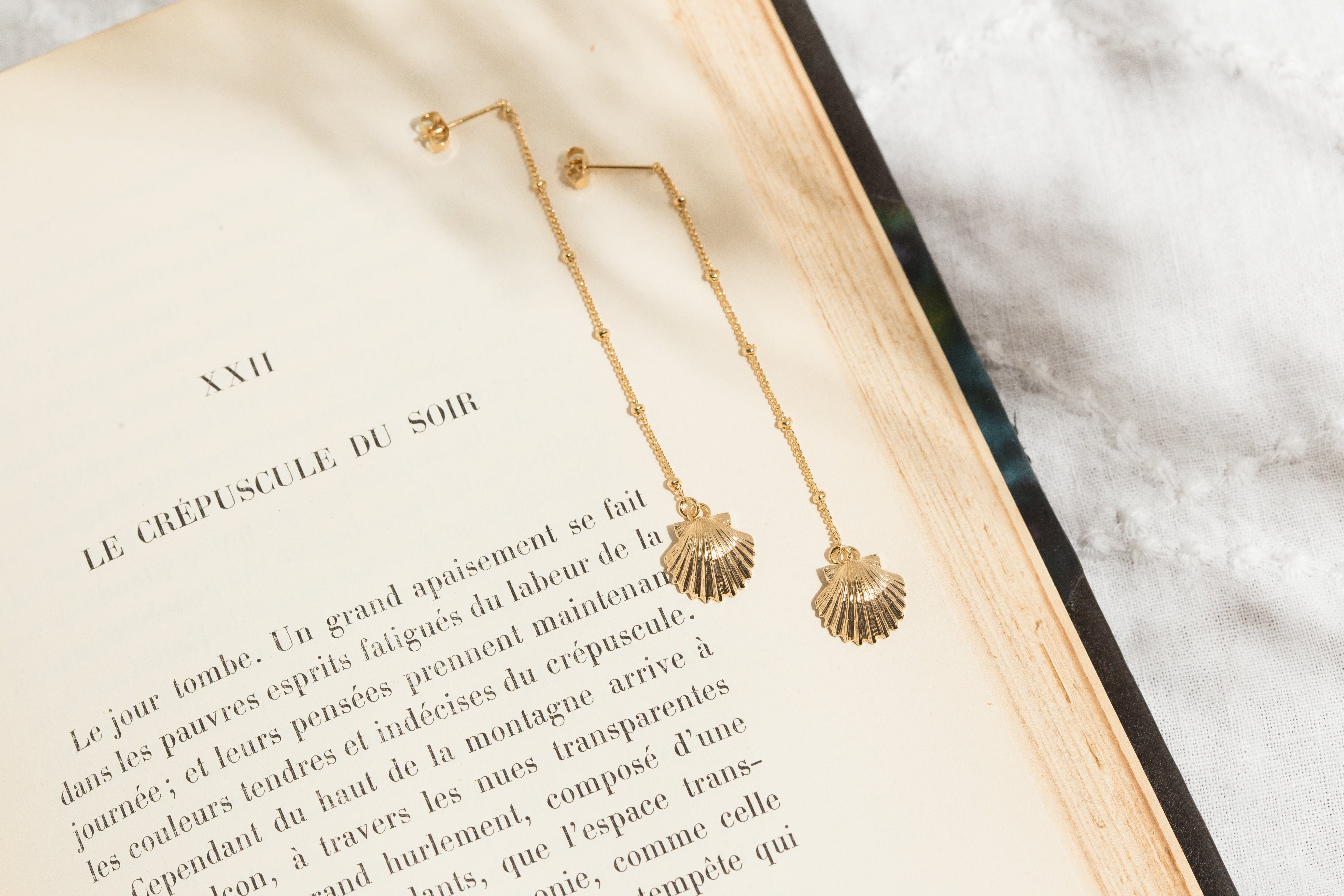 Boucles d'Oreilles Pendantes Nérée Or Coquillages Boucles d'Oreilles Monsieur Simone