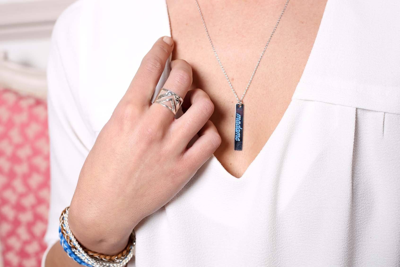 Collier Plaque Gravé Madame Or Bleu Colliers Monsieur Simone
