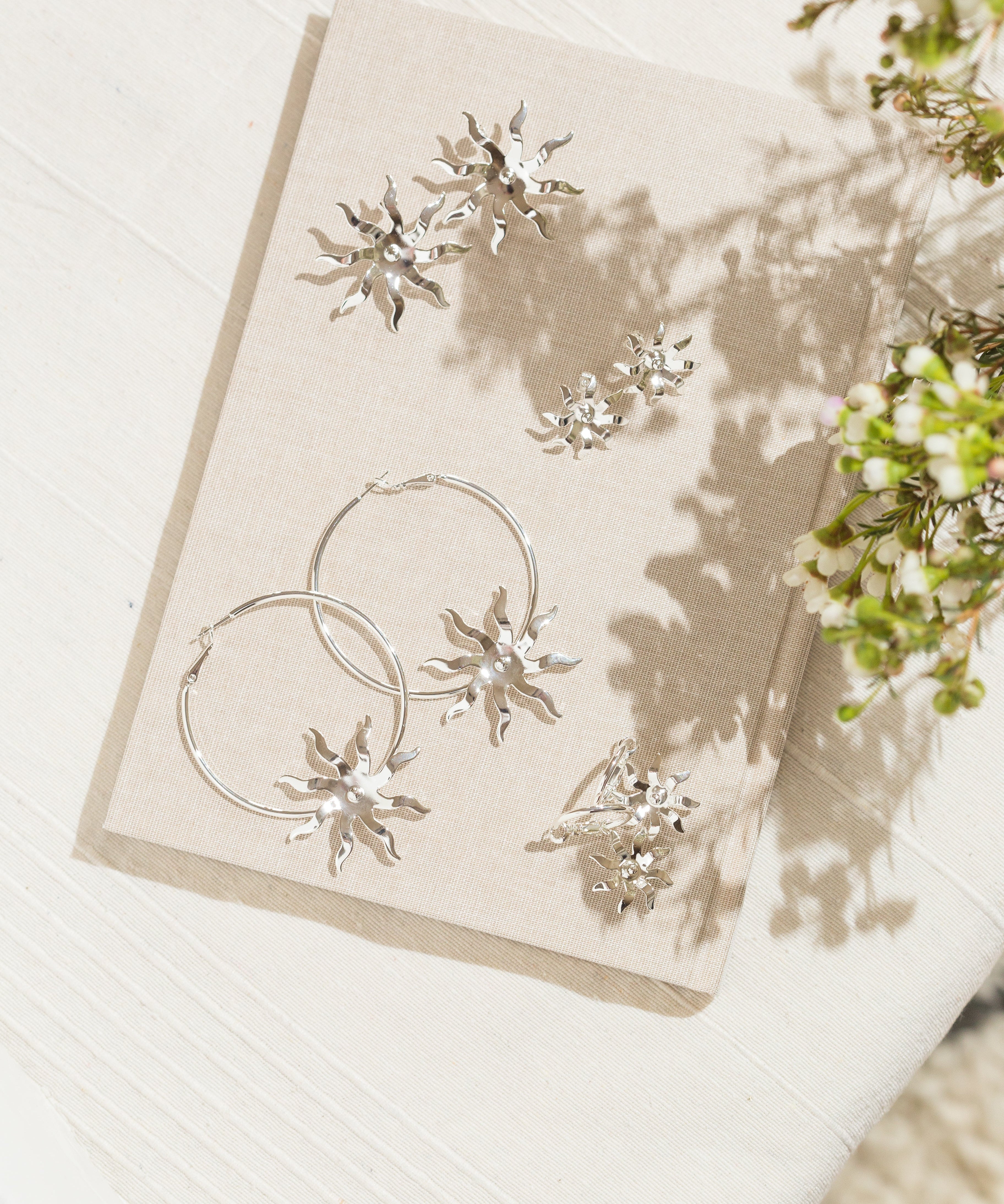 Maxi Boucles d'Oreilles Puces Éos Argent Soleils Boucles d'Oreilles Monsieur Simone