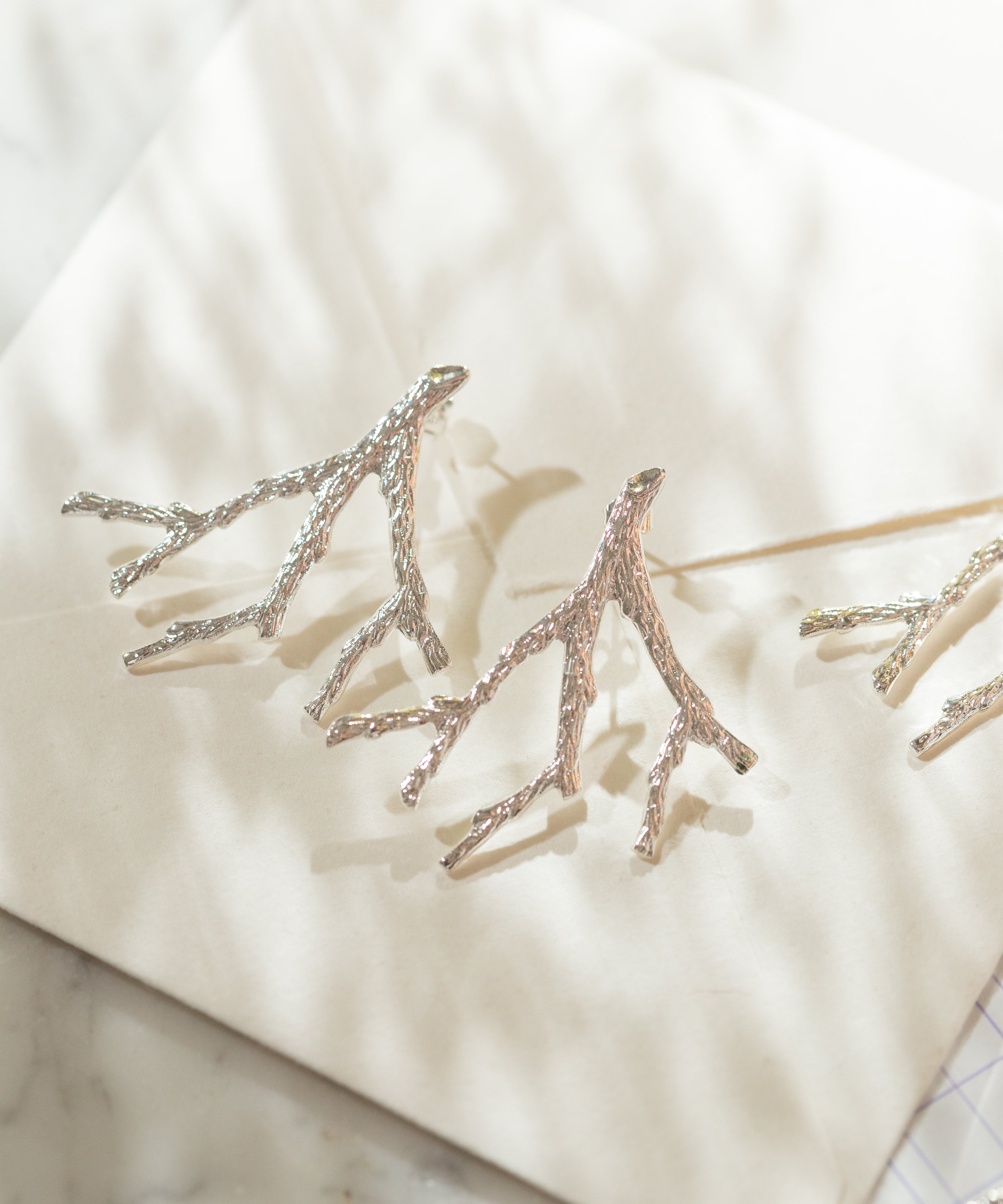 Maxi Boucles d'Oreilles Puces Pallas Argent Corail Boucles d'Oreilles Monsieur Simone