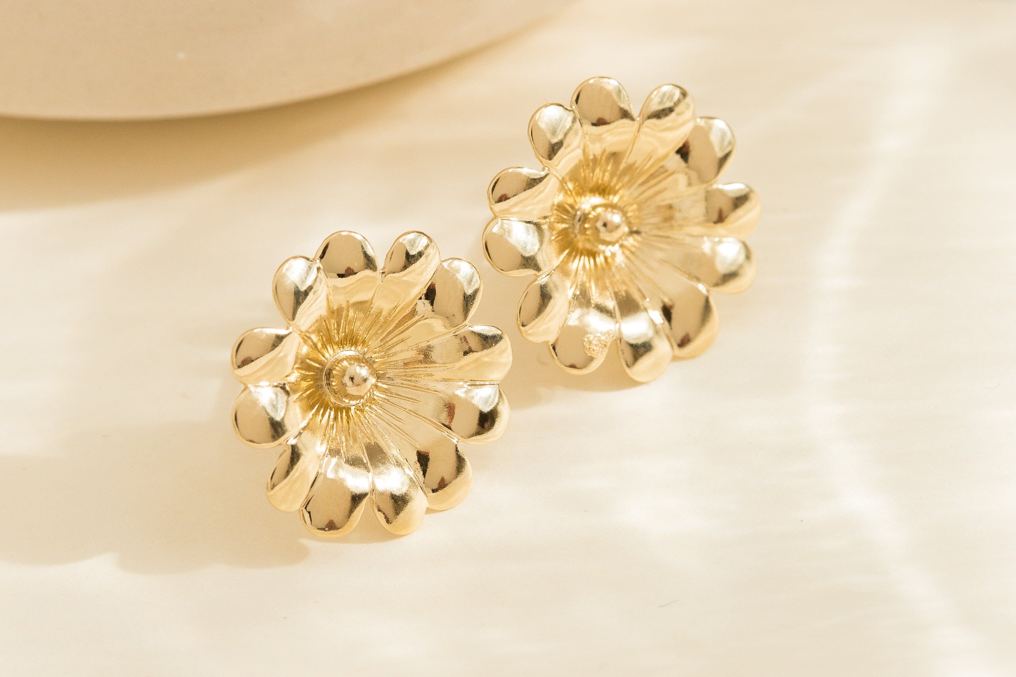 Maxi Boucles d'Oreilles Puces Théia Or Fleurs Boucles d'Oreilles Monsieur Simone