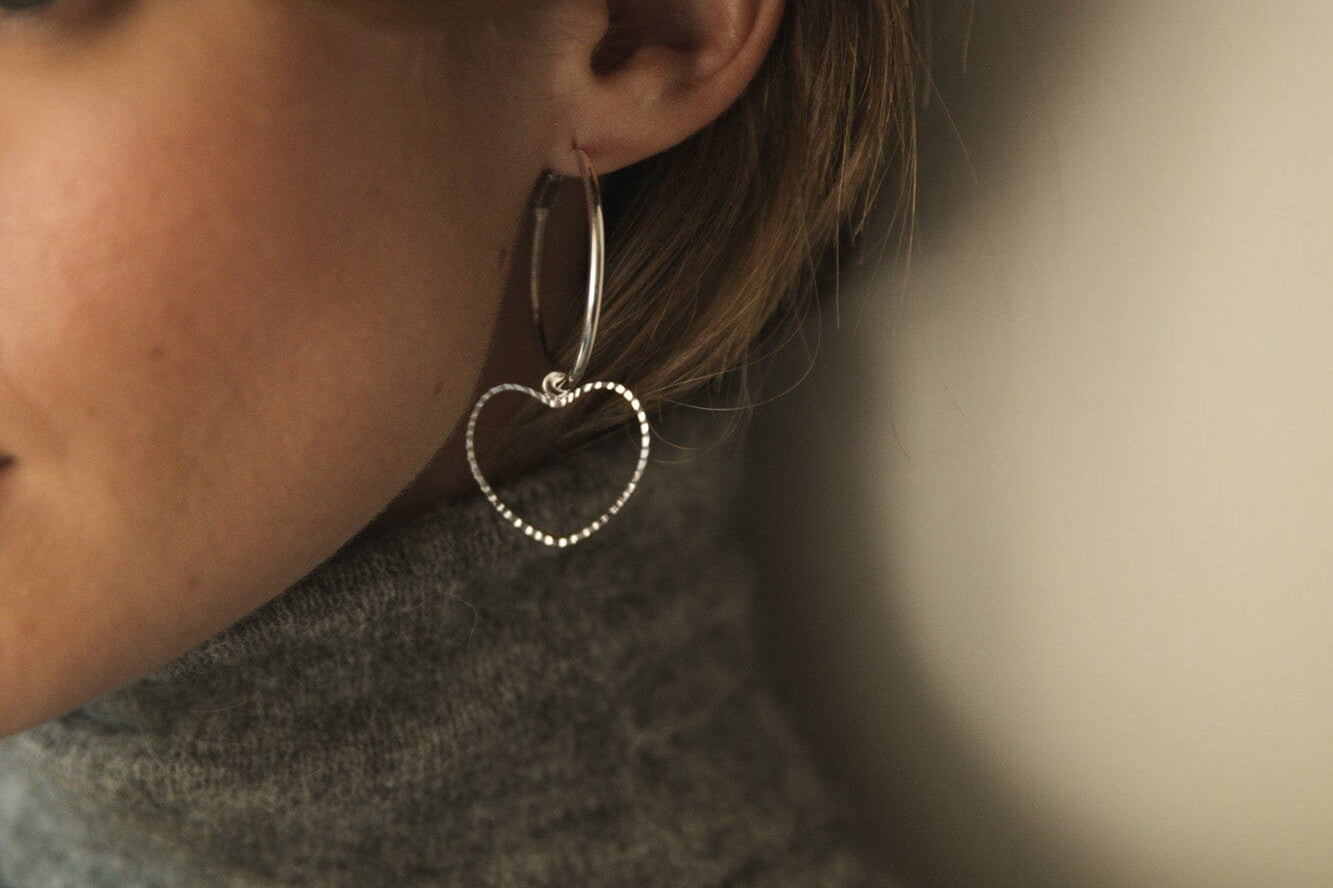 Petites Créoles Aura Argent Coeur Boucles d'Oreilles Monsieur Simone